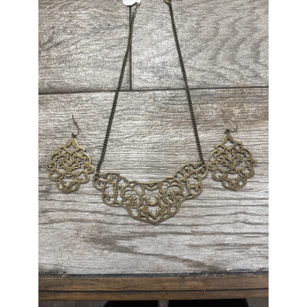 SAQ Brand Antiqued Brass Tone Chain Choker Necklace Gold 4 in Scroll Pendant Set
